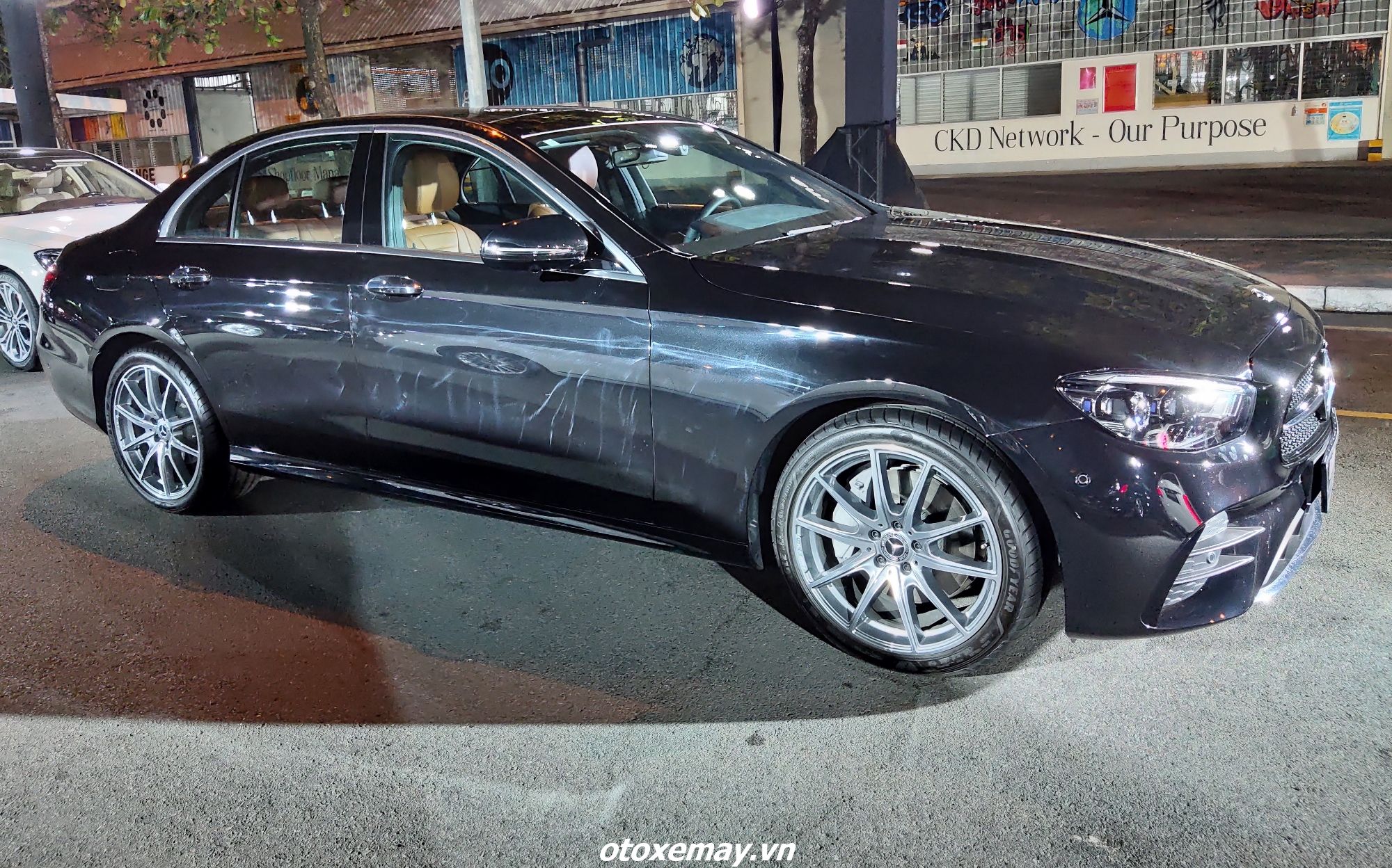 Loạt cải tiến trên Mercedes-Benz E 300 AMG 2021 giá 2,950 tỷ đồng
